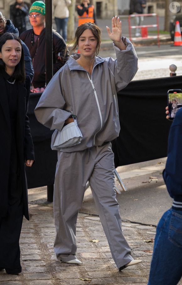 Adele Exarchopoulos - Arrivées au défilé Lacoste Collection Femme Prêt-à-Porter Printemps/Eté 2026 lors de la Fashion Week de Paris (PFW) le 5 octobre 2025. © Florian Lavielle/Bestimage
