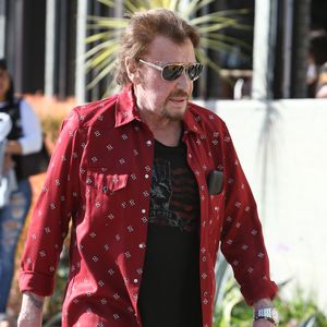 Johnny Hallyday avec sa femme Laeticia, leurs filles Jade et Joy, Marie Poniatowski avec son mari Pierre Rambaldi et leur fille Tess, à Santa Monica, le 1er avril 2017.