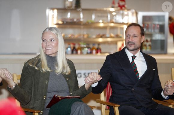 Le prince héritier Haakon et la princesse héritière Mette-Marit, lors d'une visite royale à Langerudhjemmet, une maison de retraite, à Oslo, Norvège, le 17 décembre 2025. Photo par Marius Gulliksrud/STELLA Pictures/ABACAPRESS.COM