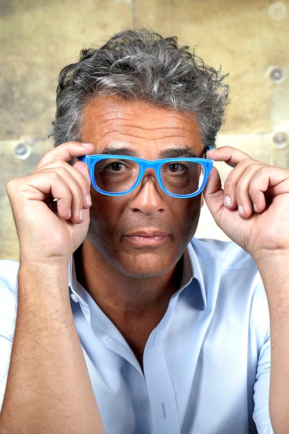 Leur séparation, entamée il y a plus d’un an, ne s’est pas faite sans douleur. 

Portrait de Julien Cohen lors de l'émission "Chez Jordan" à Paris le 11 mai 2022.

© Cédric Perrin / Bestimage