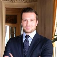 Une ambition intime : Pourquoi le visage de la mère de Bardella n'a pas été montré contrairement à celui de son père ?