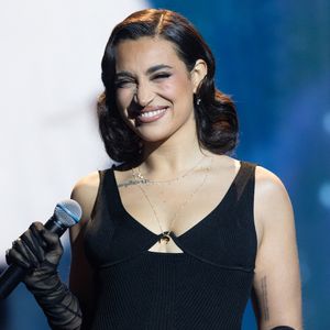 Elle a publié cette semaine sur Instagram une série de photos sur lesquelles elle est méconnaissable.

Exclusif - Camelia Jordana pour les surprises de l'enregistrement de l'émission "La Boîte à secrets", présentée par F.Bollaert et diffusée le 16 janvier 2026 sur France 3, dans les studios du Lendit à Saint-Denis, France, le 16 décembre 2025. © Cyril Moreau/Bestimage