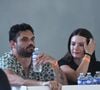 C'est un échange de bon procédé ! 

Florent Manaudou et Elsa Bois durant les championnats français de natation.