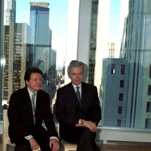 Il a également le boutique-hôtel White 1921 à Saint-Tropez, l'hôtel Cap Estel à Eze acquis "en juillet 2025 pour 200 millions d'euros" et la Villa Bagatelle à Cannes.

Christian de Portzamparc et Bernard Arnault - réunion de groupe LVMH à New York RINDOFF-BORDE / BESTIMAGE