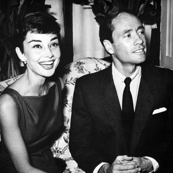 La propriété comprend 21 pièces, 12 chambres, 8 salles de bains et une piscine chauffée.

1er octobre 1954 - Rome, Italie - L'actrice américaine Audrey Hepburn avec son mari Mel Ferrer peu après leur mariage. Présence magique à l'écran, référence en matière de mode, incarnation du bon goût et militante infatigable pour les droits des enfants, Audrey Hepburn est devenue l'une des icônes les plus durables du cinéma du XXe siècle. Hepburn incarnait un glamour à la fois fragile et séduisant, alliant charme, effervescence et grâce.  (Crédit photo : © Keystone Press Agency/ZUMA Press Wire)