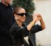 Pour l'occasion, la diva québécoise peaufine chaque détail de son apparence.

Celine Dion salue ses fans à la sortie de l'hôtel Royal Monceau, le 12 septembre 2026. 

© Bestimage