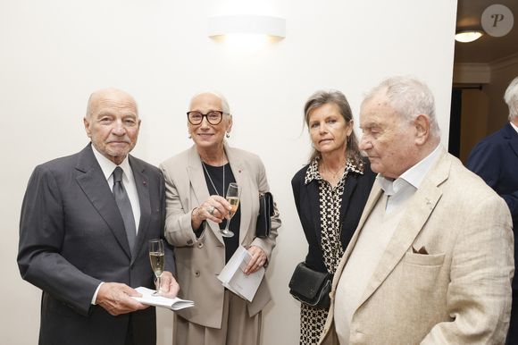 Exclusif - Pierre Mutz et Françoise Holder (couple de gauche)  lors d'un dîner de la Revue des Deux Mondes à la Maison de l'Amérique Latine à Paris le 15 septembre 2025

© Jack Tribeca / Bestimage