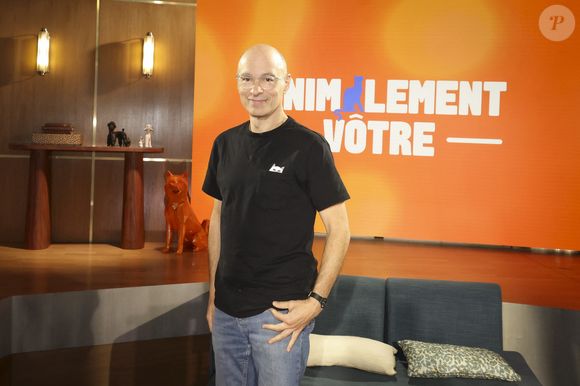 Avec pour commencer la présence de l'écrivain Bernard Werber

Exclusif - Bernard Werber, sur plateau de la nouvelle émission "Animalement Vôtre" présentée par Bernard Montiel et diffusée le 9 novembre sur France 3, à Paris, France, le 13 octobre 2025. © Jack Tribeca/Bestimage