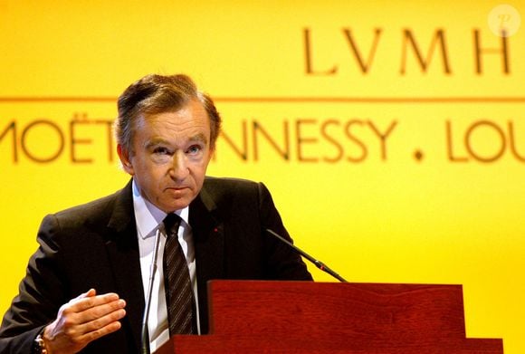 "Avoir de bonnes idées est nécessaire, mais ces idées ne représentent que 20% du travail."


Bernard Arnault, président de LVMH, présente les résultats annuels de la société à Paris le 2 mars 2006. Photo by Alastair Miller/ABACAPRESS.COM