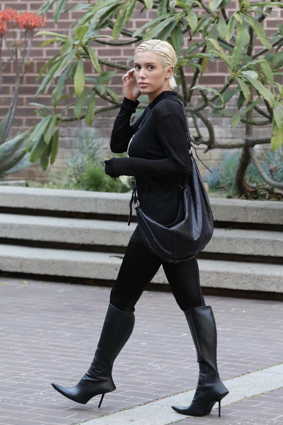 Exclusif - Kanye West, sa femme Bianca Censori et Russell Simmons se rendent au poste de police de Beverly Hills pour signaler un incident présumé de paparazzi à Los Angeles, Californie, Etats-Unis, le 16 février 2023. Backgrid USA / Bestimage