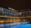 Un choix qui n’a finalement rien d’étonnant pour cette ancienne nageuse de compétition, puisque ce luxueux hôtel 5 étoiles est réputé pour sa piscine. Il possède un bassin extérieur de 46 mètres et un bassin couvert de 33 mètres. 

Laure Manaudou se prépare à effectuer son tout premier marathon en compagnie de son grand frère Nicolas