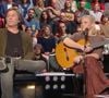 Thomas Dutronc et Emma Peters face à Nagui sur le plateau de Taratata - France 2 (Capture d'écran).