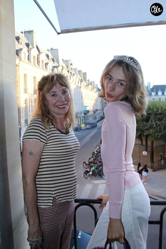 Exclusif - Julie Depardieu et son fils Billy Blanchard - Défilé Marie Beltrami au Serpent à Plumes à Paris le 22 septembre 2026. © Philippe Baldini/Bestimage