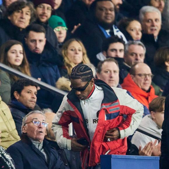 Travis Scott - Célébrités assistent au match de Ligue des champions entre le PSG et Manchester City (4-2) au Parc des Princes à Paris le 22 janvier 2025. © Cyril Moreau/Bestimage