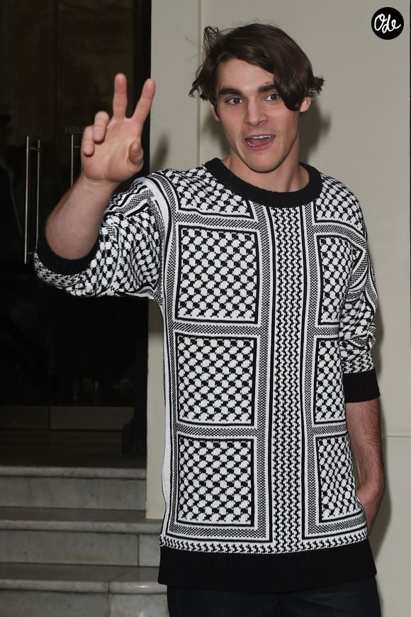 RJ Mitte - Arrivée des people au défilé Felder Felder lors de la fashion week à Londres, le 19 février 2016.
BS / Bestimage