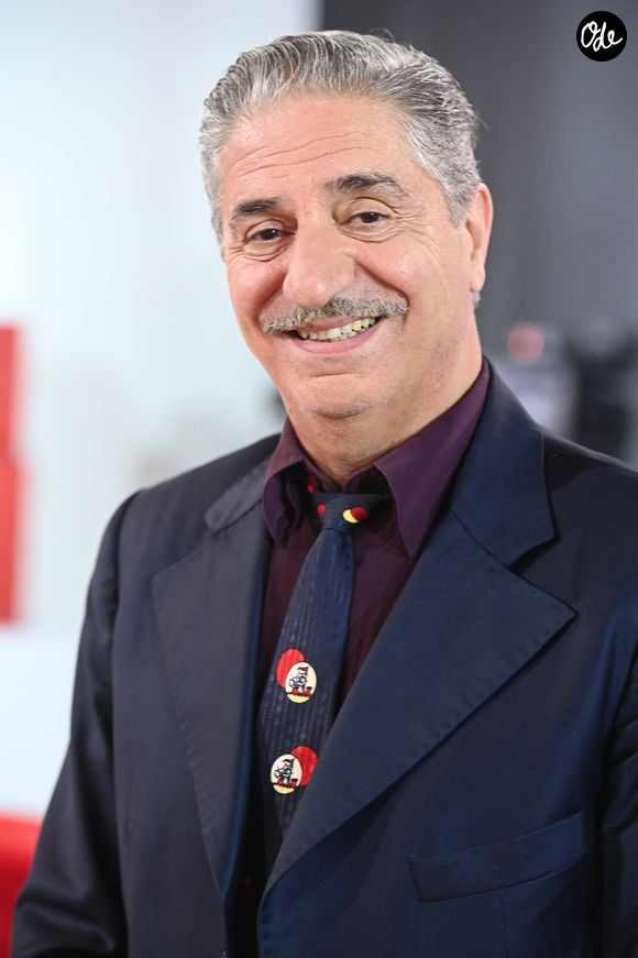 Simon Abkarian lors de l'enregistrement de l'émission Vivement dimanche édition spéciale intitulée 'Général de Gaulle' au studio Rive gauche, présentée par M.Drucker et diffusée le 11 octobre sur France 3, à Paris, France, le 30 septembre 2026. © Guillaume Gaffiot/Bestimage