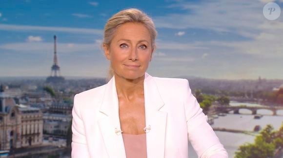 Dans une interview accordée à nos confrères de "ELLE", la journaliste confiait : "Je mange une petite baguette beurrée tous les matins mais, après, je ne touche plus au pain de la journée. Franchement, c’est efficace." 

Dernier J.T de Anne-Sophie Lapix sur France 2 le 26 Avril 2025.
© Capture d'ecran France TV via Bestimage