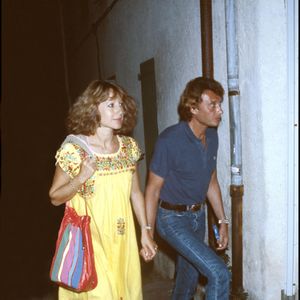 Archives - Nathalie Baye enceinte et Johnny Hallyday à Fréjus en 1983. DANIEL ANGELI / BESTIMAGE