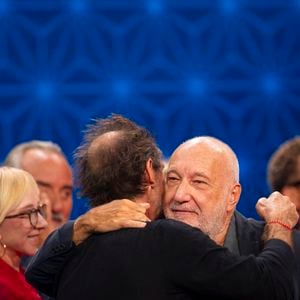 Exclusif - Sylvie Testud, Stéphane De Groodt et François Berléand lors des surprises pour l'enregistrement de l'émission "La Boîte à secrets", présentée par F.Bollaert et diffusée le 26 septembre 2025 sur France 3, dans les studios du Lendit à Saint-Denis, Seine Saint-Denis, France, le 8 septembre 2025. © Pierre Perusseau/Bestimage