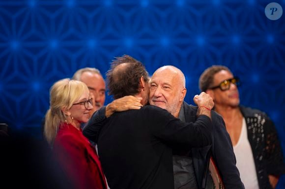 Exclusif - Sylvie Testud, Stéphane De Groodt et François Berléand lors des surprises pour l'enregistrement de l'émission "La Boîte à secrets", présentée par F.Bollaert et diffusée le 26 septembre 2025 sur France 3, dans les studios du Lendit à Saint-Denis, Seine Saint-Denis, France, le 8 septembre 2025. © Pierre Perusseau/Bestimage