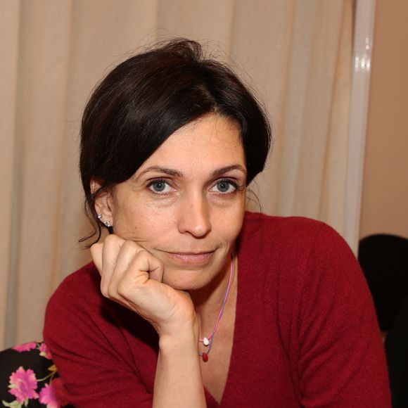 Le 25 février dernier, l'ancienne star de "Sous le soleil" a brisé le silence lors d'un entretien pour Rewell Mag. Adeline Blondieau y a confié que son époux lutte contre un cancer diagnostiqué à Noël dernier.

Rétro - Décès de Sergio Temporelli, ex-compagnon d'Adeline Blondieau et père de son fils Aïtor - Adeline Blondieau lors du salon du livre, Porte de Versailles à Paris.

© Denis Guignebourg/Bestimage