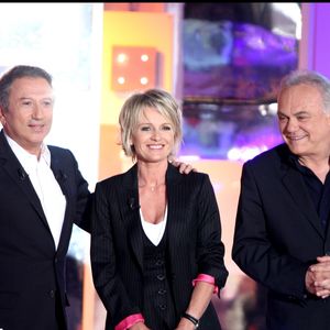 Michel Drucker, Sophie Davant, Laurent Cabrol sur le plateau de Vivement Dimanche en 2010 © Guillaume Gaffiot/Bestimage