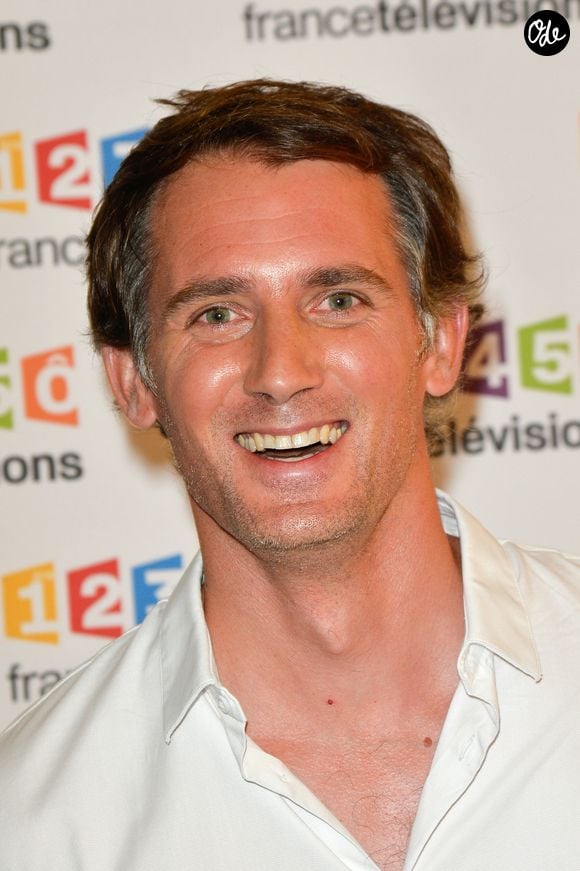 En 2024, Raphaël de Casabianca a donc quitté "Rendez-vous en terre inconnue" pour retrouver une manière de voyager plus libre et plus proche des rencontres humaines.

Raphaël de Casabianca lors du photocall de la présentation de la nouvelle dynamique 2017-2018 de France Télévisions. Paris, le 5 juillet 2017.
© Guirec Coadic/Bestimage