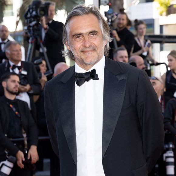 Le producteur a salué « un homme absolument extraordinaire » et « un grand talent de la télé ».

Emmanuel Chain - Montée des marches du film « Marcello Mio » lors du 77ème Festival International du Film de Cannes, au Palais des Festivals à Cannes. Le 21 mai 2024
© Jacovides-Moreau / Bestimage