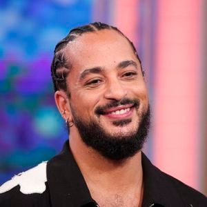 Le chanteur Slimane participe à l'émission de télévision italienne Raiuno "La Volta Buona" à Rome, Italie, le 21 mars 2024. © ANSA/Bestimage