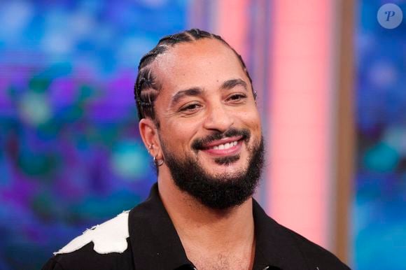 Le chanteur Slimane participe à l'émission de télévision italienne Raiuno "La Volta Buona" à Rome, Italie, le 21 mars 2024. © ANSA/Bestimage