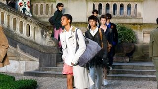 Fashion Week : Costumes réinventés et élégance audacieuse, voici à quoi ressemble la nouvelle collection de Dior