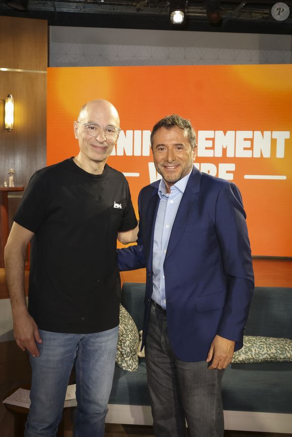 Exclusif - Bernard Werber, sur plateau de la nouvelle émission "Animalement Vôtre" présentée par Bernard Montiel et diffusée le 9 novembre sur France 3, à Paris, France, le 13 octobre 2025. © Jack Tribeca/Bestimage