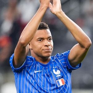 L'équipe de France de football termine sa campagne mondiale à la quatrième place après un parcours riche en rebondissements.

Kylian Mbappe applaudit les fans durant la Coupe du monde de la FIFA pendant la demi-finale France-Espagne.

© Bestimage
