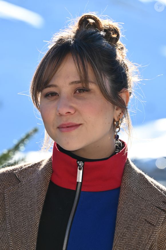 Laura Felpin pose pour le photocall du film 'L'amour, c'est surcote' lors du 28ème Festival du Film de Comédie à L'Alpe d'Huez, France, le 15 janvier 2025. Photo by Mireille Ampilhac/ABACAPRESS.COM