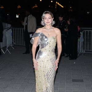 Gigi Hadid - Photocall du "Le Grand Diner du Louvre" lors de la Fashion Week à Paris le 4 mars 2025.

© Denis Guignebourg / Bestimage