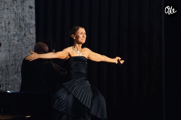 Celine Dion, tenue et bijoux Boucheron, lors de son premier concert à la Plénitude Arena à Paris La Défense le 12 septembre 2026. Agence / Bestimage