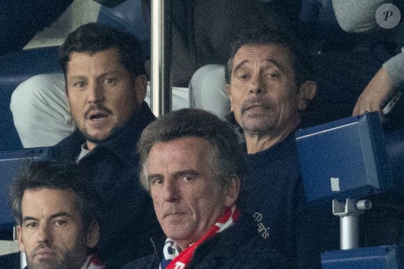 Kool Shen - Célébrités dans les tribunes du match de Ligue des Champions entre le PSG contre le Bayern de Munich (1-2) au Parc des Princes à Paris le 4 novembre 2025. © Cyril Moreau/Bestimage
