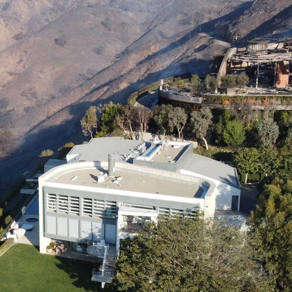Exclusif - La maison de Tom Hanks a été épargnée par l'incendie de Pacific Palisades alors que ses proches voisins n'ont pas eu la même chance ! le 9 janvier 2025.