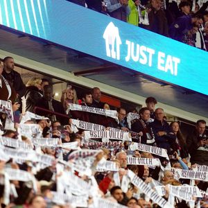 Et comme au match aller, William n'a pas réussi à rester en place.

Le Prince de Galles dans les tribunes lors du quart de finale retour de l'UEFA Champions League à Villa Park, Birmingham. Date de la photo : mardi 15 avril 2025. ... Aston Villa - Paris Saint-Germain - UEFA Champions League - 
©David Davies/PA Wire /ABACA