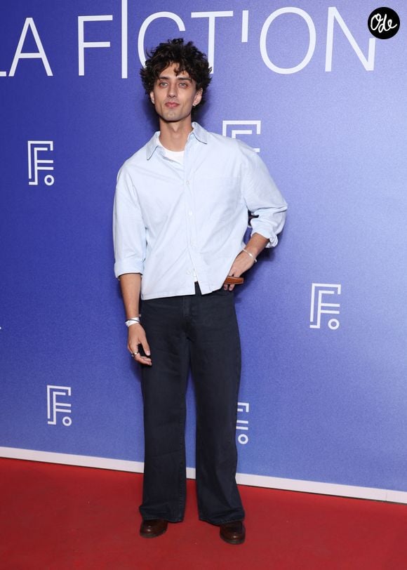 Maxime Lélue sur le tapis rouge lors de la 28ème édition du festival de la Fiction à la Rochelle le 17 septembre 2026. © Denis Guignebourg / Bestimage