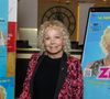 Le spectacle revient sur son enfance près de Lille, sa vie de famille et les rencontres marquantes de sa carrière, comme avec Jean Ferrat.

Isabelle Aubret au photocall de la dernière du One-Maman Show "La Famille, Mamma Mia ! !! Zize Dupanier" au théâtre Grévin à Paris, France, le 2 juin 2025. © Sebastien Fremont/Bestimage