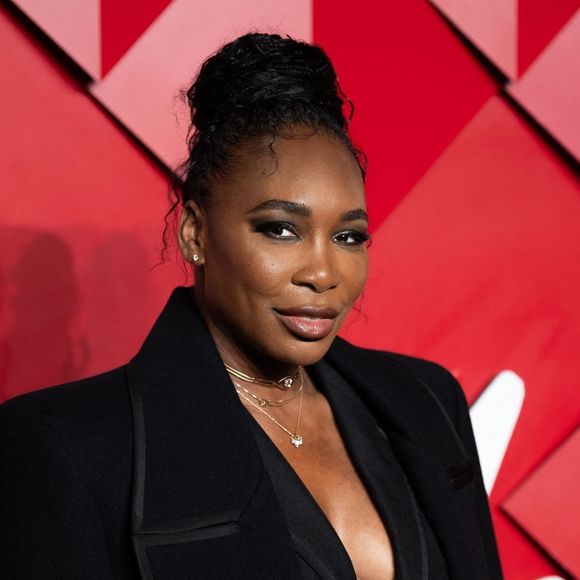 Pour l'heure, aucune date de mariage n'a été annoncée.

Venus Williams au photocall de la soirée des Fashion Awards 2024 au Royal Albert Hall de Londres, le 2 décembre 2024. 

Photo : Backgrid UK / Bestimage