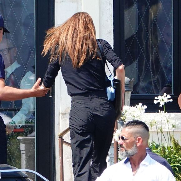 La reine Rania de Jordanie arrive au palace St Regis à Venise pour assister au mariage de Jeff Bezos et Lauren Sanchez (26 - 28 juin 2025), le 26 juin 2025.

Backgrid UK/ Bestimage