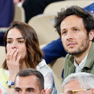 Le chanteur Vianney et sa femme Catherine Robert en tribunes lors des Internationaux de France de Tennis de Roland Garros 2025, à Paris, France, le 6 juin 2025. © Jacovides-Moreau/Bestimage
