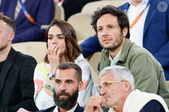 Le chanteur Vianney et sa femme Catherine Robert en tribunes lors des Internationaux de France de Tennis de Roland Garros 2025, à Paris, France, le 6 juin 2025. © Jacovides-Moreau/Bestimage
