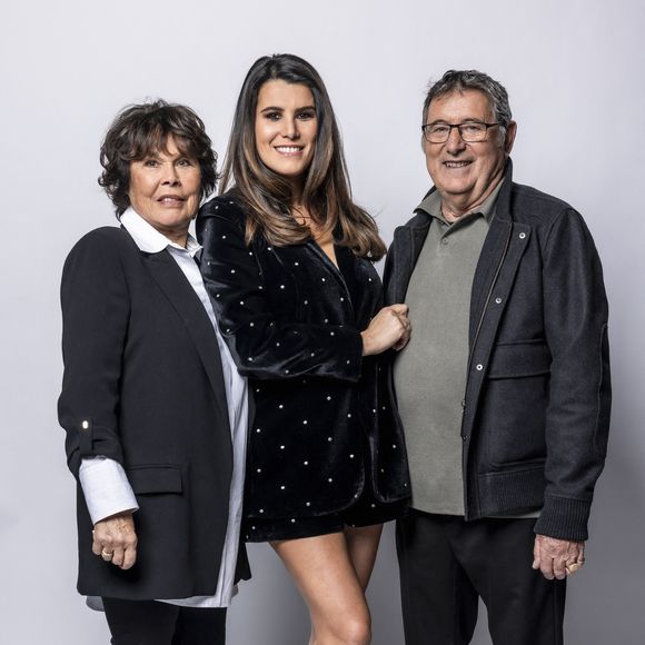 Exclusif - No Web - No Tabloids - Karine Ferri et ses parents Helena et Claude - Studio - Enregistrement de l'émission "La chanson secrète", présentée par N.Aliagas et diffusée le 29 décembre sur TF1
© Guillaume Gaffiot-Cyril Moreau / Bestimage