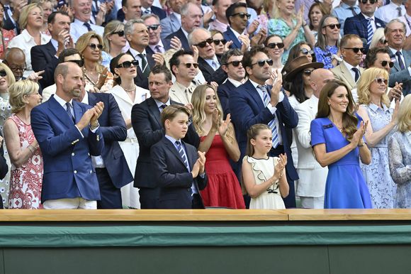 Le prince William, Kate Middleton, la princesse Charlotte et le prince George à la finale homme du tournoi de tennis de Wimbledon, le 13 juillet 2025.

Photo : Chryslène Caillaud / PsnewZ / Bestimage