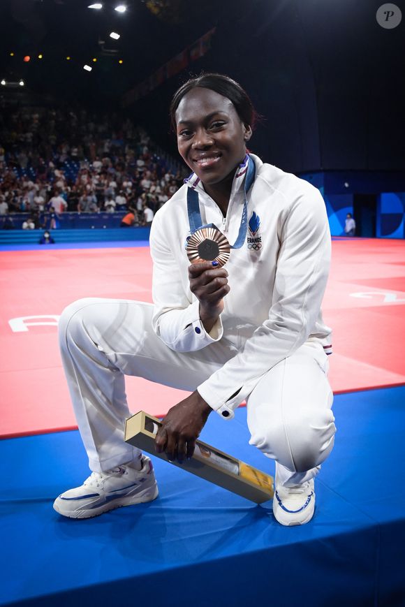Clarisse Agbegnenou ( FRA ) célèbre avec sa médaille après les Jeux Olympiques de Judo 2024 à l'Arena Champ de Mars le 30 juillet 2024 à Paris, France. © Federico Pestellini / DPPI / Panoramic / Bestimage