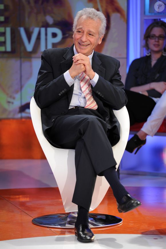 Au programme, "non pas un régime sévère (...) mais un menu avec des recettes joyeuses".
Le médecin nutritionniste français Pierre Dukan est l'invité de l'émission de télévision italienne Verissimo, à Milan.
SGP / BESTIMAGE