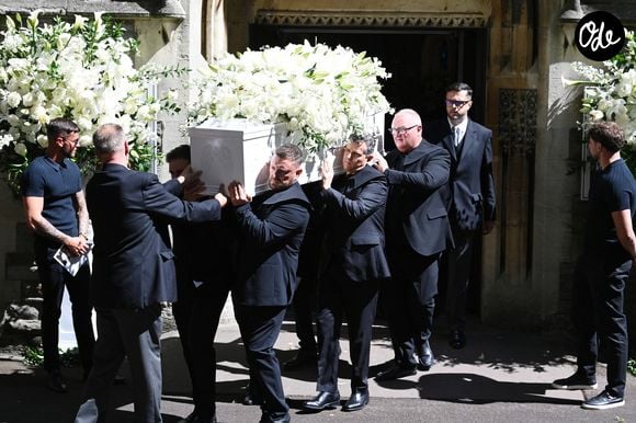 Les funérailles de Bonnie Tyler à la cathédrale St Mary de Swansea, au Pays de Galles, le 17 août 2026, en présence de sa famille et de ses proches.

© Backgrid UK/ Bestimage